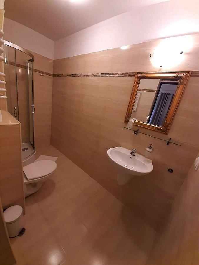 Hotel Dworek Złoty Róg I Restauracja 3*