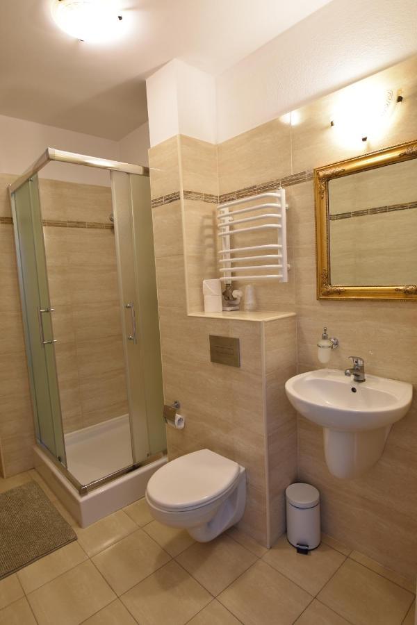 Hotel Dworek Złoty Róg I Restauracja