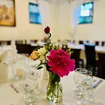 Dworek Zloty Rog Hotel I Restauracja